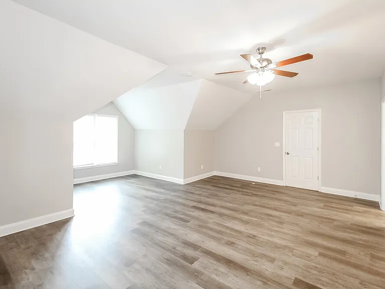 2570 Broadmoor Ct — Photo 11