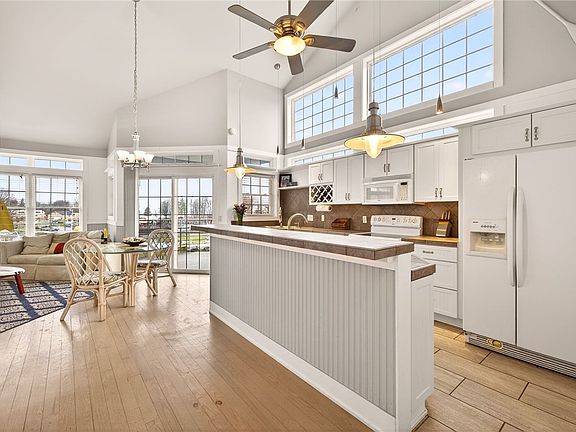 3rd image of 4139 Lake Rd