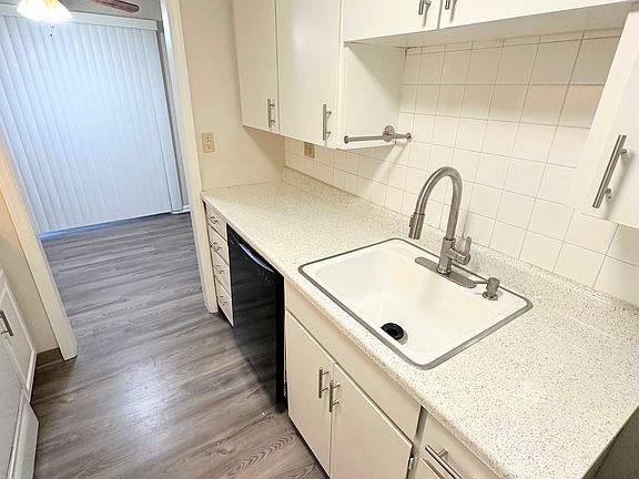 5th image of 4034 Clark Ave #1