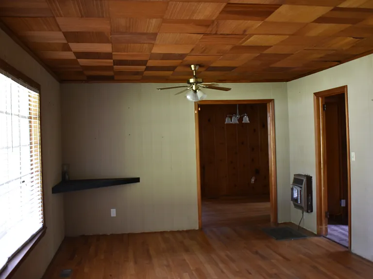 201 Harwood Dr — Photo 3