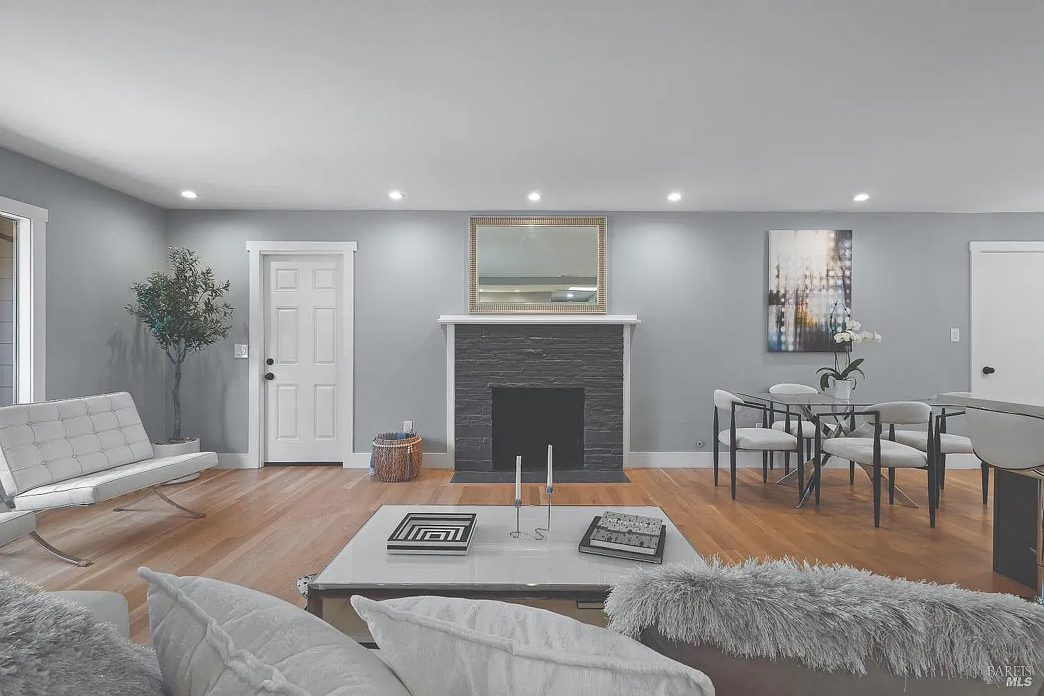 3 bed, 2160 sqft, $4,200 — Photo 4