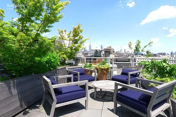 Sold by Sotheby's International Realty | media 10