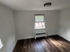 9B Carolyn Ter, Roselle, NJ