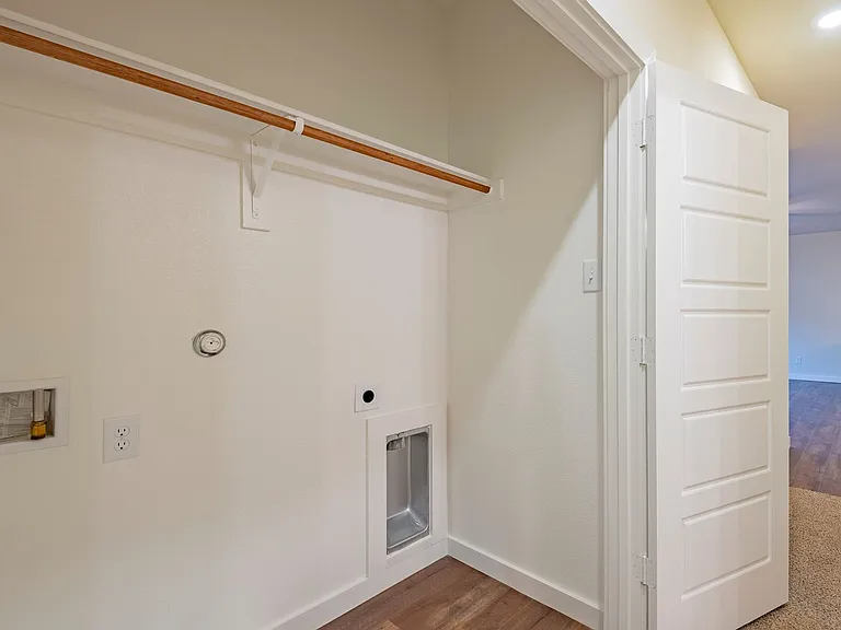 656 Wheatfield Dr — Photo 13