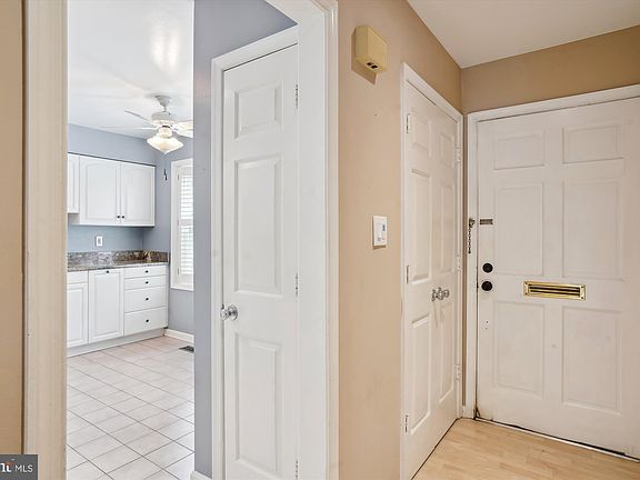 3rd image of 6757 Surreywood Ln