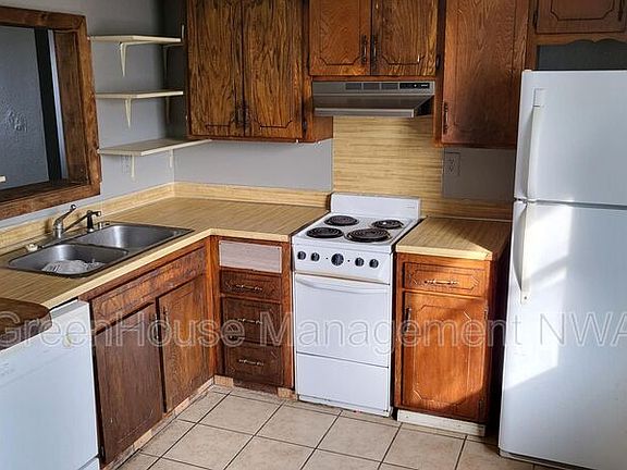 3rd image of 806 NW 8th St