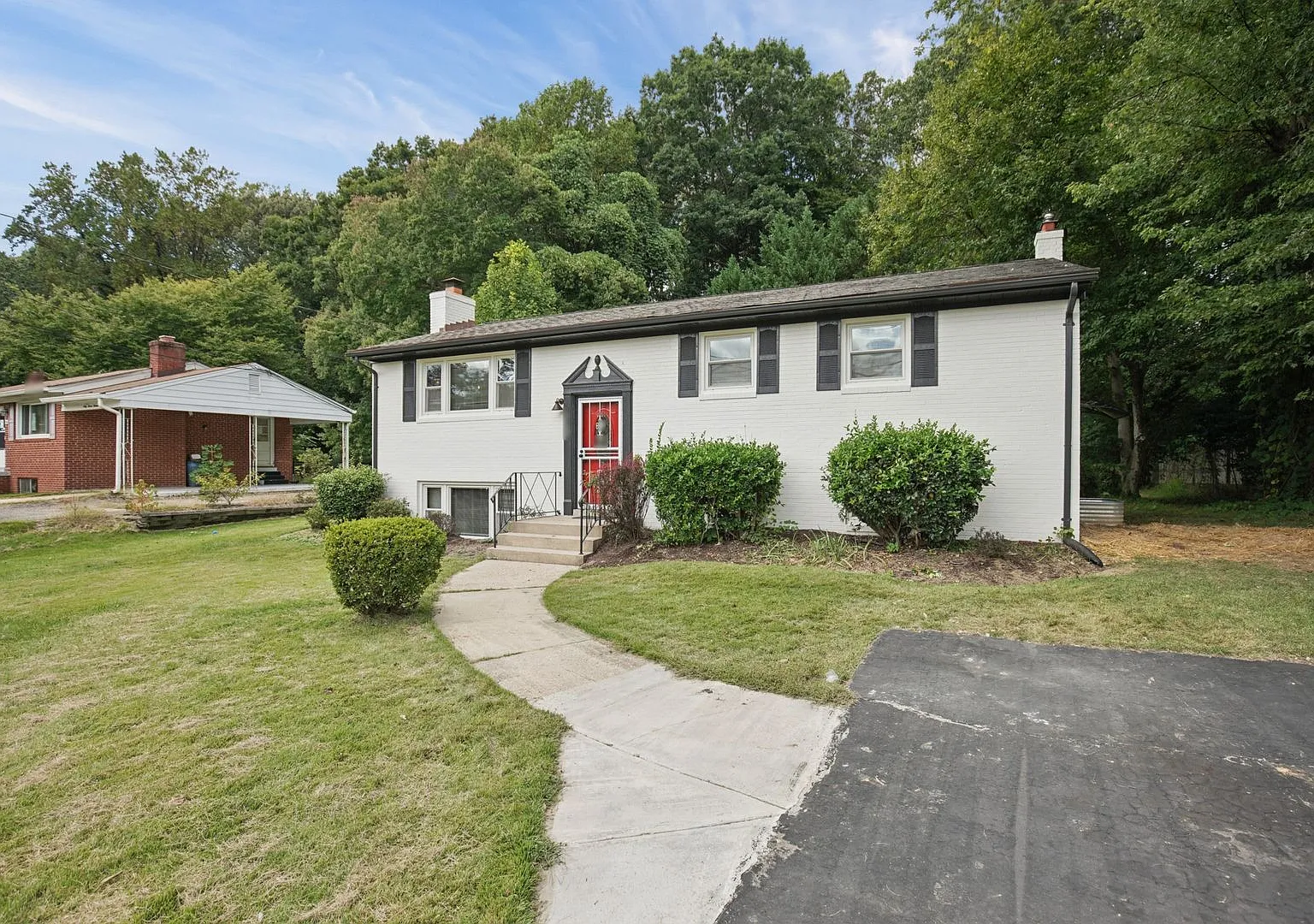 Beautifully Maintained 4 Bed, 3 Bath Home in Clinton — Photo 3