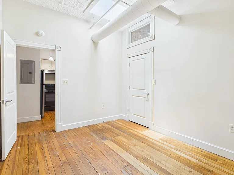 121 W Broad St #404 — Photo 14
