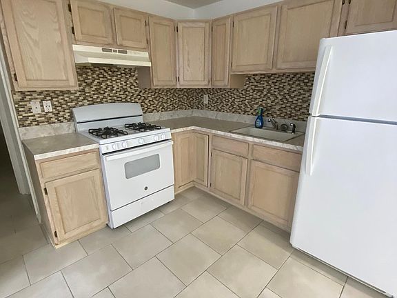 3rd image of 138 Erika Loop Floor 1
