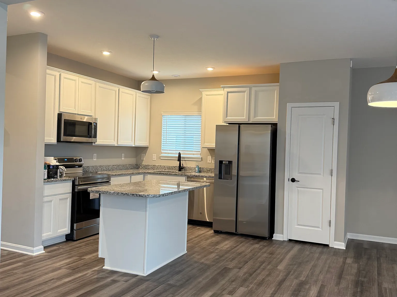 3 bed, 1766 sqft, $1,990 — Photo 2