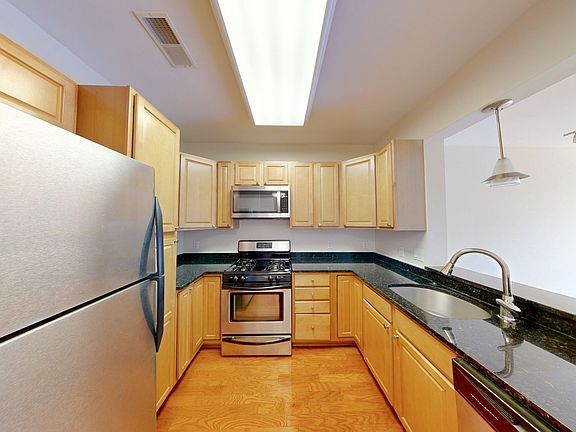 4th image of 38 Maryland Ave Unit 320