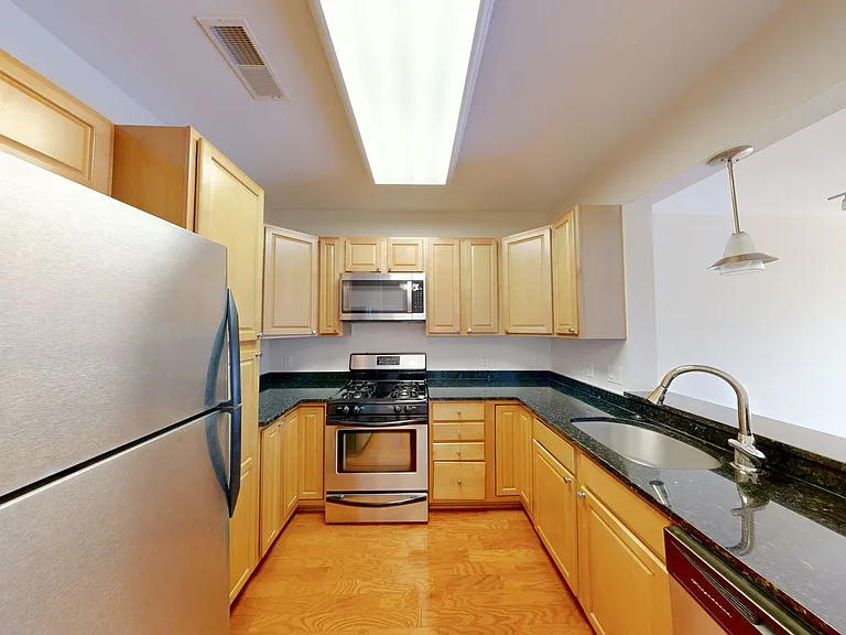 38 Maryland Ave #320 — Photo 2