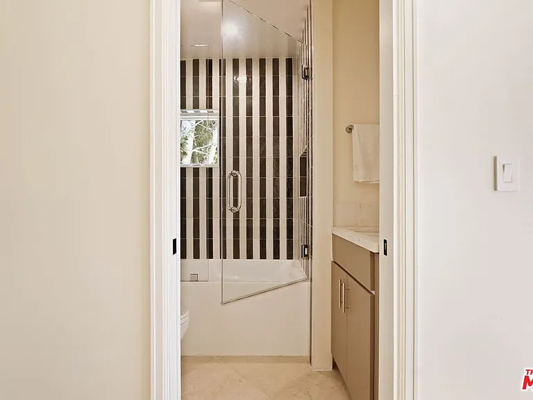 308 S Highland Ave — Photo 59