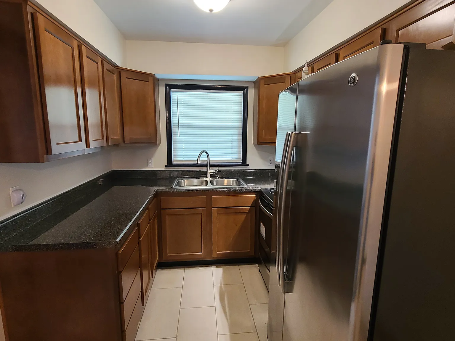 2 bed, 880 sqft, $1,600 — Photo 3