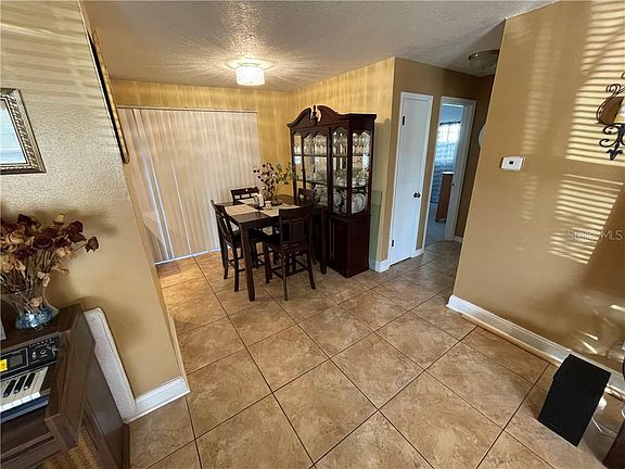 4th image of 1802 Greenwood Dr