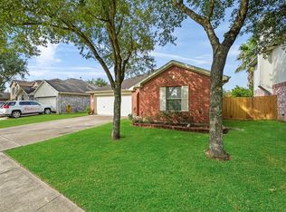 335 Brightfield Ln, Dickinson, TX 77539