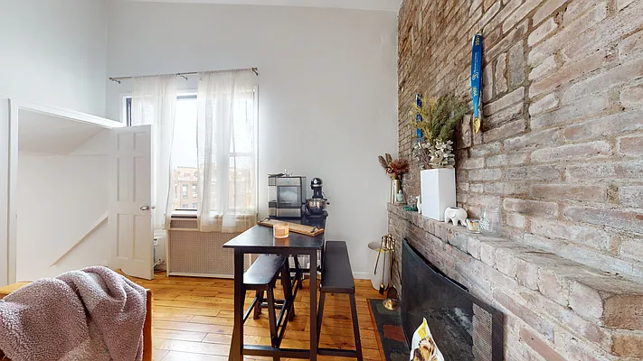 Rented by Bond New York | media 22