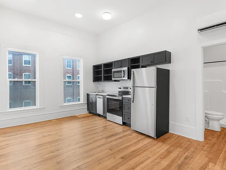 Cates Block Apartments — Photo 26