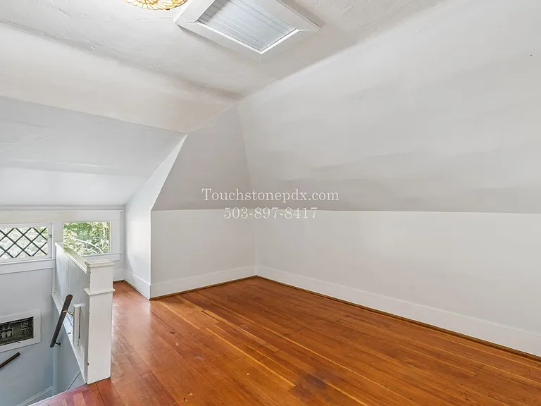 4315-4317 N Gantenbein Ave — Photo 19