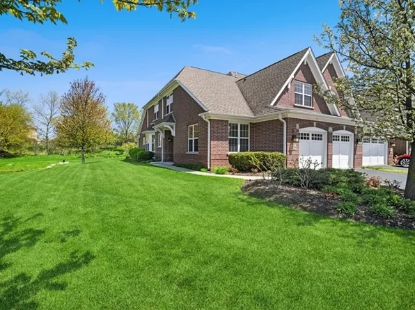 2136 Washington Dr, Northbrook, IL 60062