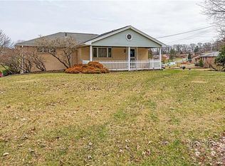 1727 Hassam Rd, Coraopolis, PA 15108