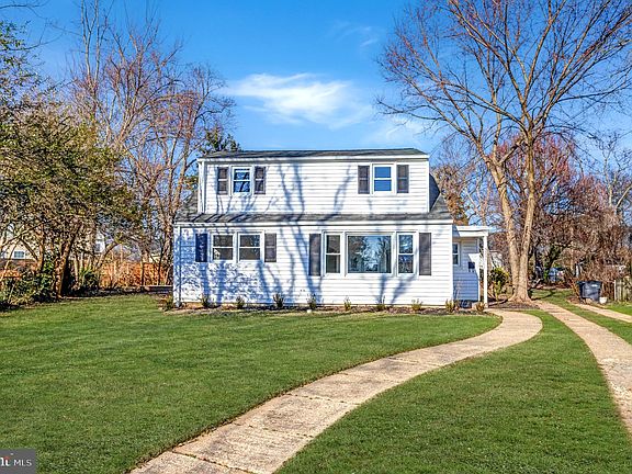 2nd image of 3201 Blundell Cir