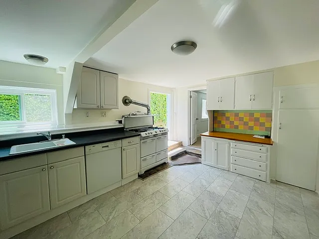 2 bed, 1100 sqft, $3,300 — Photo 1