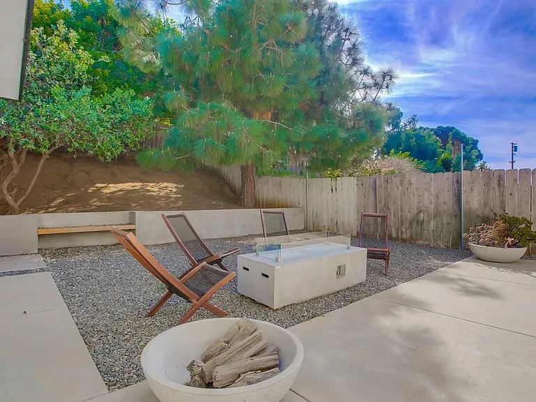 2552 Gregory Dr #B — Photo 16