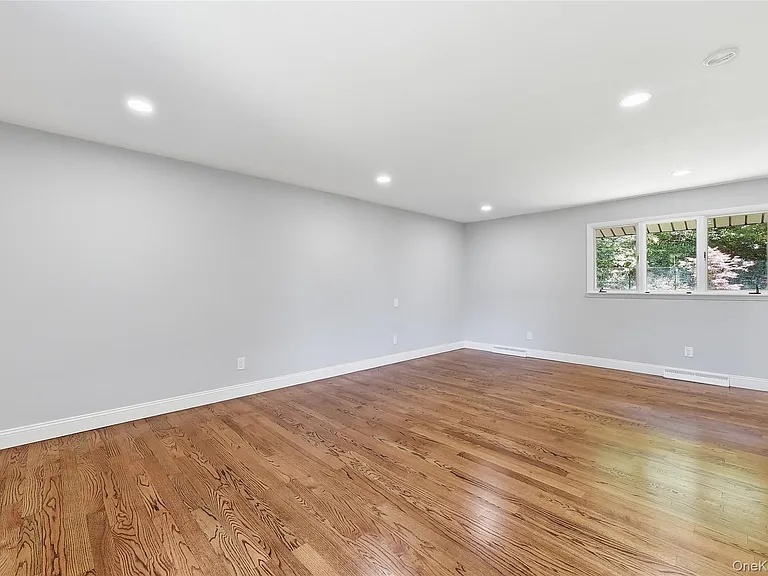475 N Riverside Rd — Photo 32