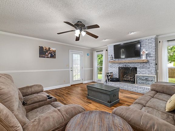 5th image of 1402 Meadow Dr