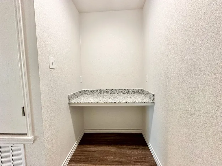 1708 Clovis Dr — Photo 32