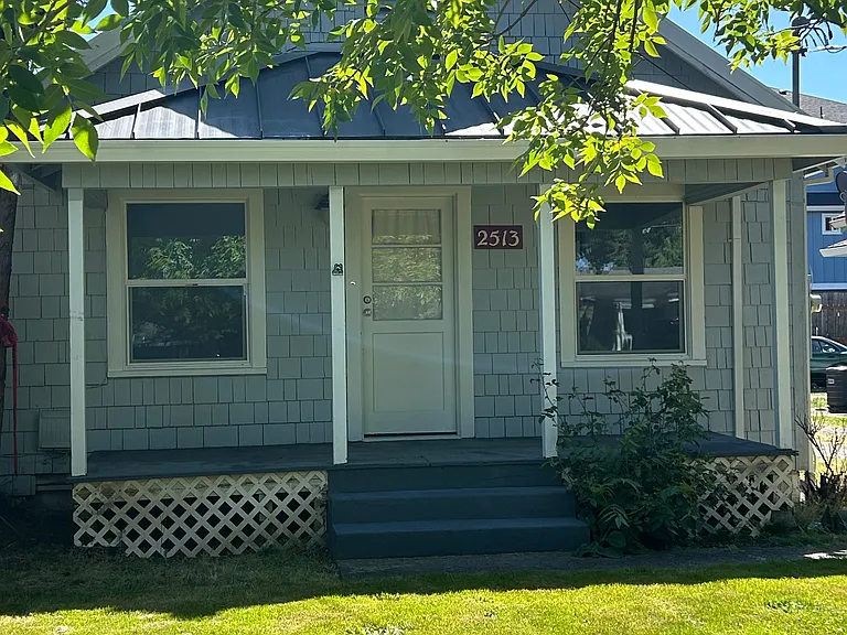 2513 A St — Photo 2