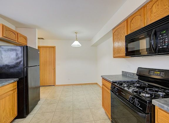 5th image of 21348 Carlton St