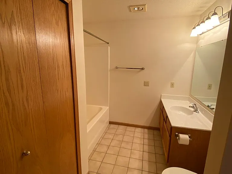 Seminole Woods Apartments — Photo 53