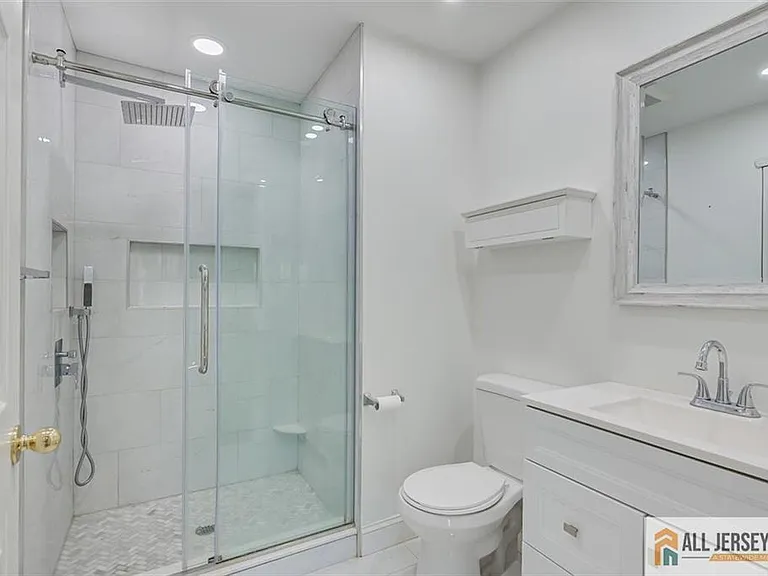 268 Kempsey Dr — Photo 19