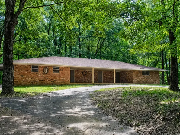 1126 N 4th St, West Helena, AR 72390