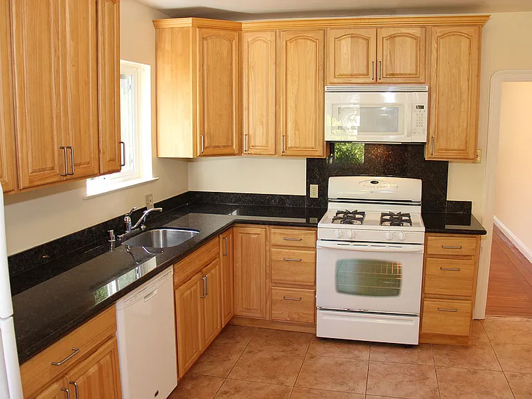 805 San Carlos Ave — Photo 14