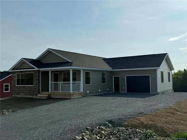 126 Hetherington Ct, Woodstock, NB E7M 0G9