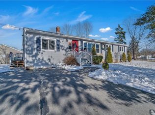 43 Esquire Ave, Warwick, RI 02889