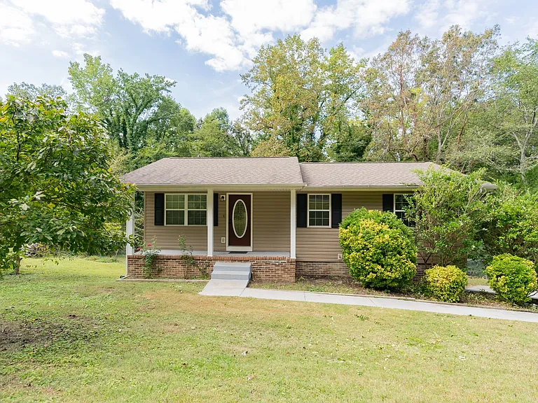 37 Anderson Rd — Photo 1