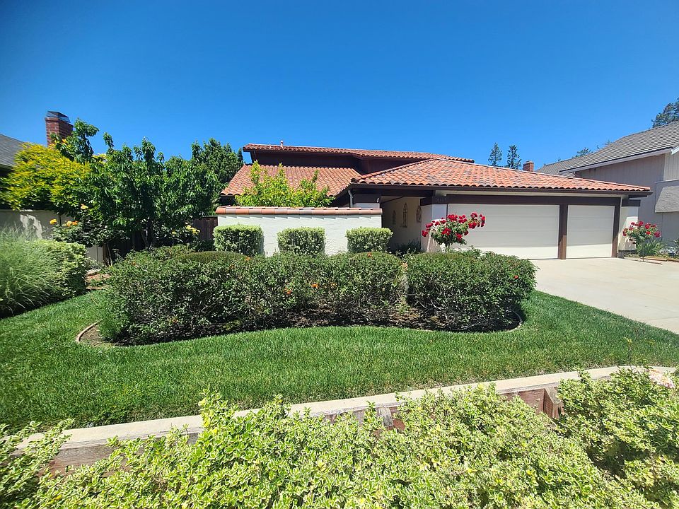 1st image of 20663 Greenleaf Dr