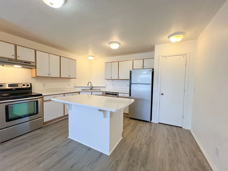 2573 S Quirt Cir #C — Photo 2