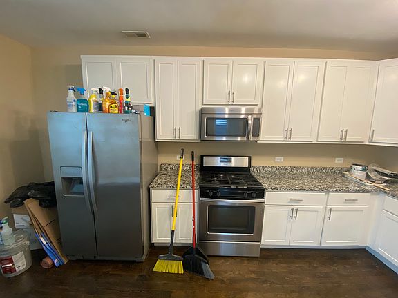4th image of 3627 W Oakdale Ave APT 2