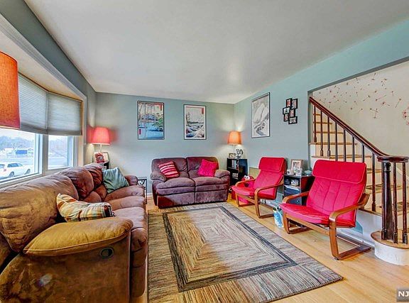 3rd image of 9-15 Essex Pl