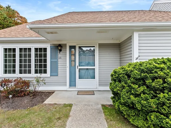 4 Browning Ct #A, Pocasset, MA 02559