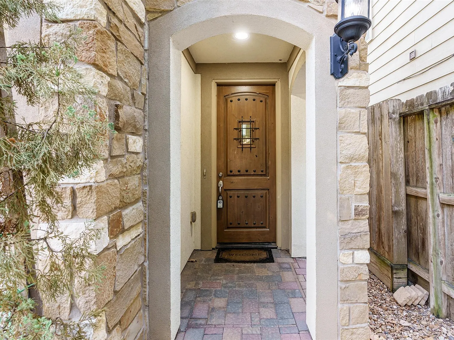 3 bed, 3.5 bath, 2277 sqft, $3,800 — Photo 3