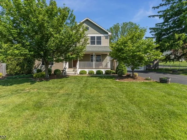 5 Marudy Dr, Clinton Town, NJ 08809