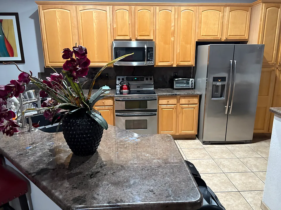 3312 E Maldonado Dr