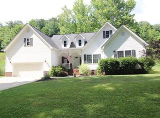 484 Sherwood Dr, Huntington, WV 25704