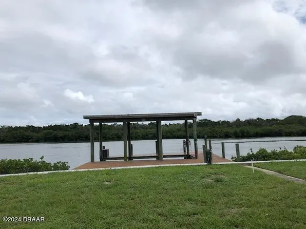 293 Randle Ave, Oak Hill, FL 32759